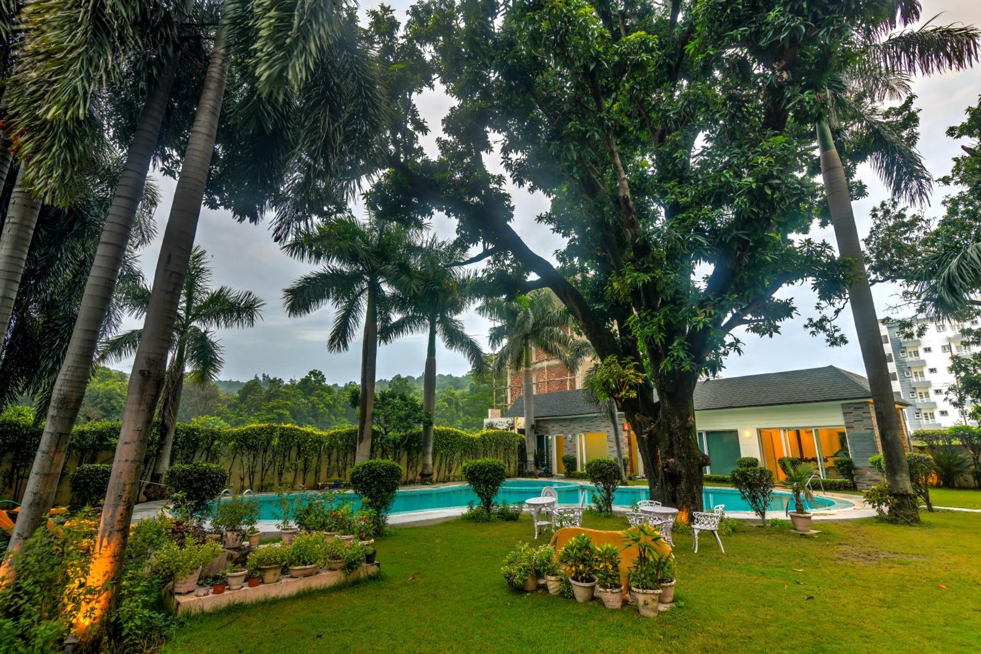 Godwin Haridwar Hotel Exterior photo